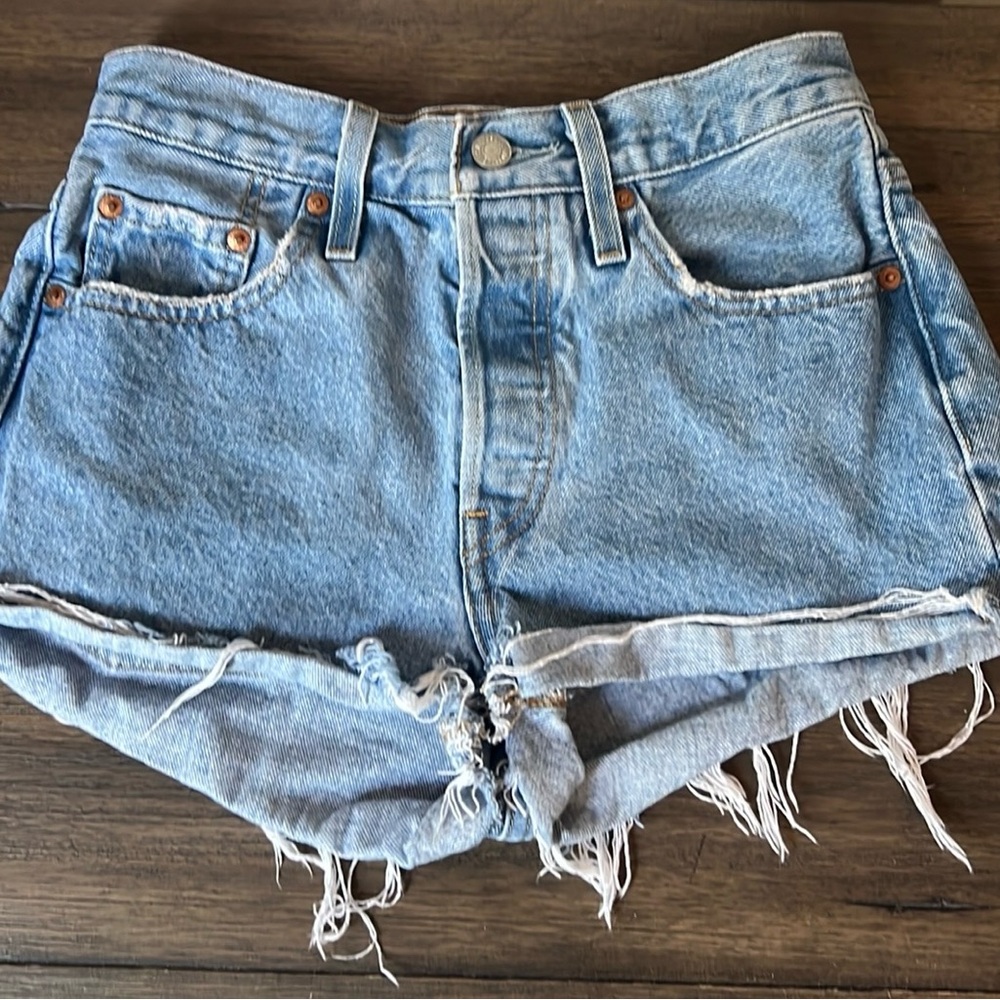Blue jeans shorts. Size 25. Great condition. Levi’s